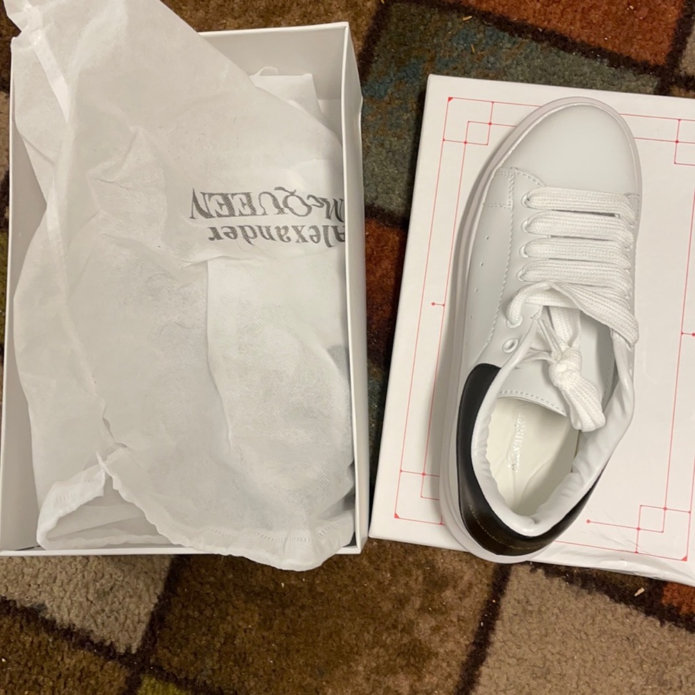 Alexander McQueen. NEW.